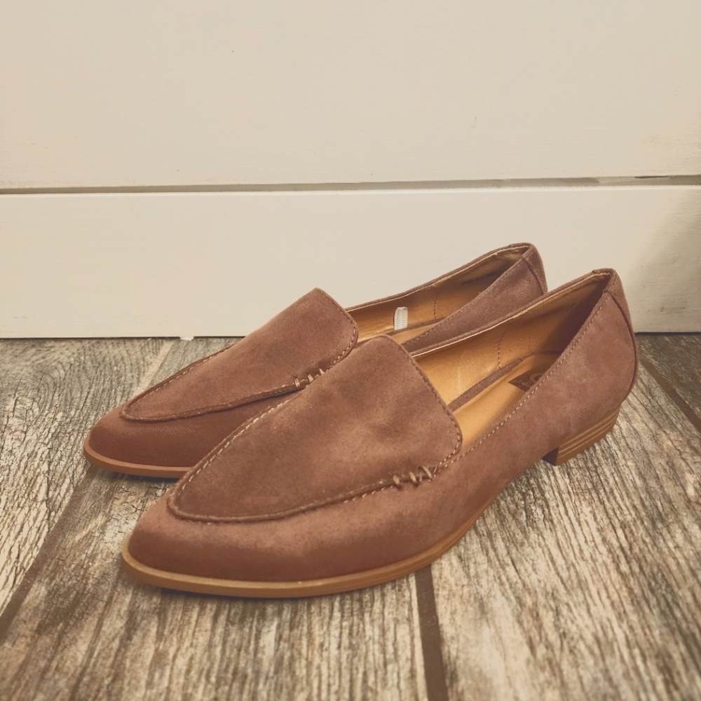 DC Dolce Vita Size 8.5 Suede Island Loafer Flat